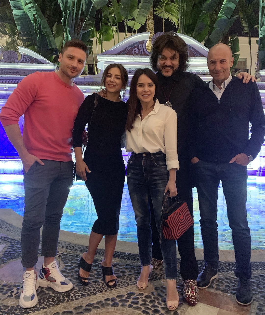 "Теплый вечер": Лорак с подругой провела незабываемое время в мужской компании