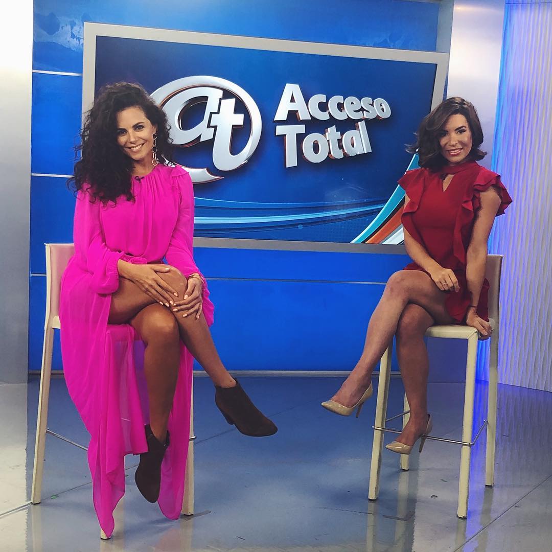 Спекотна Настя Каменських без білизни представила кліп з латиноамериканським красенем