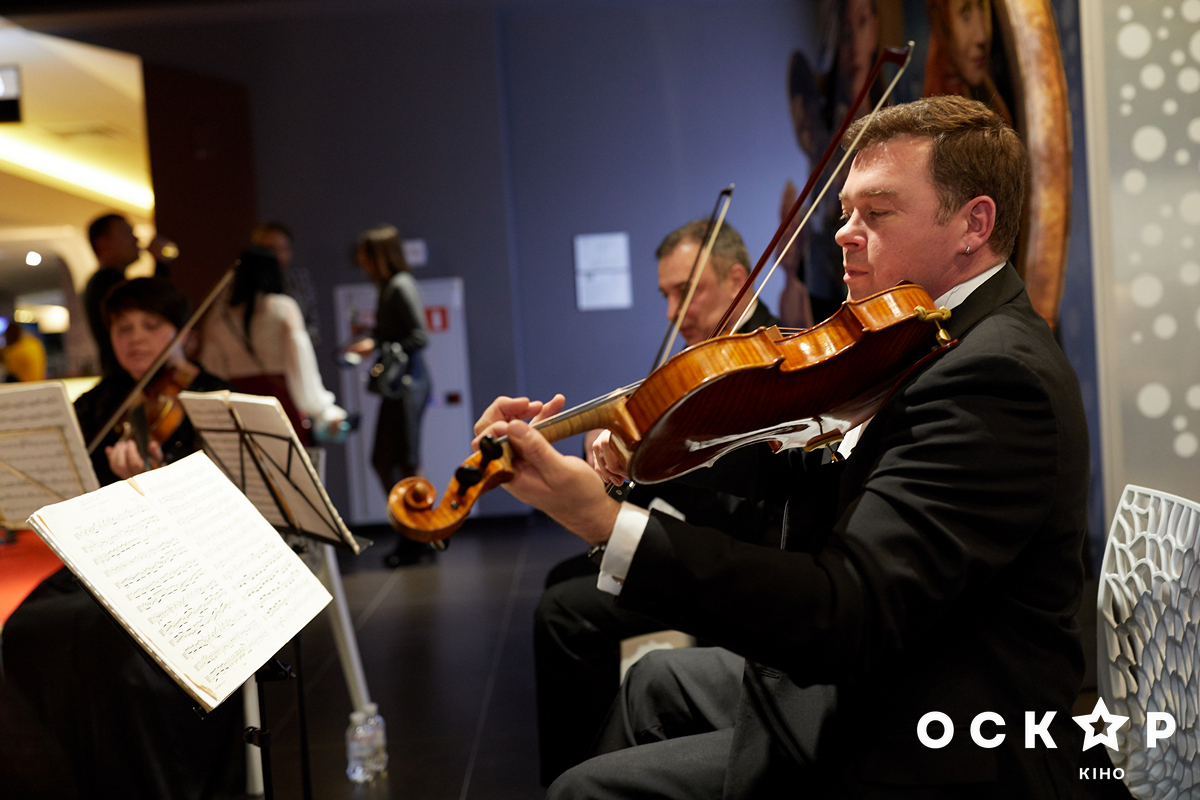 Катерина Кухарз сином відвідала прем'єру фільма &quot;Лускунчик і чотири королівства&quot;