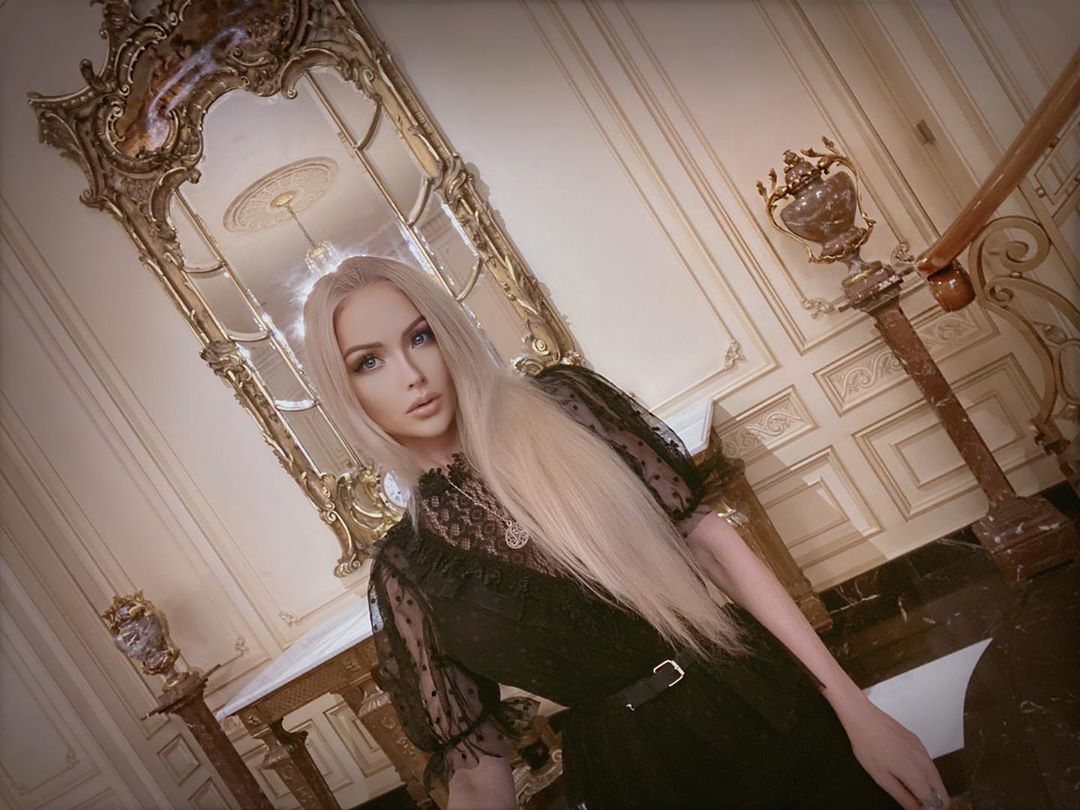 Одеська Барбі, яка хотіла покінчити з собою, стала масоном: її нові фото вражають