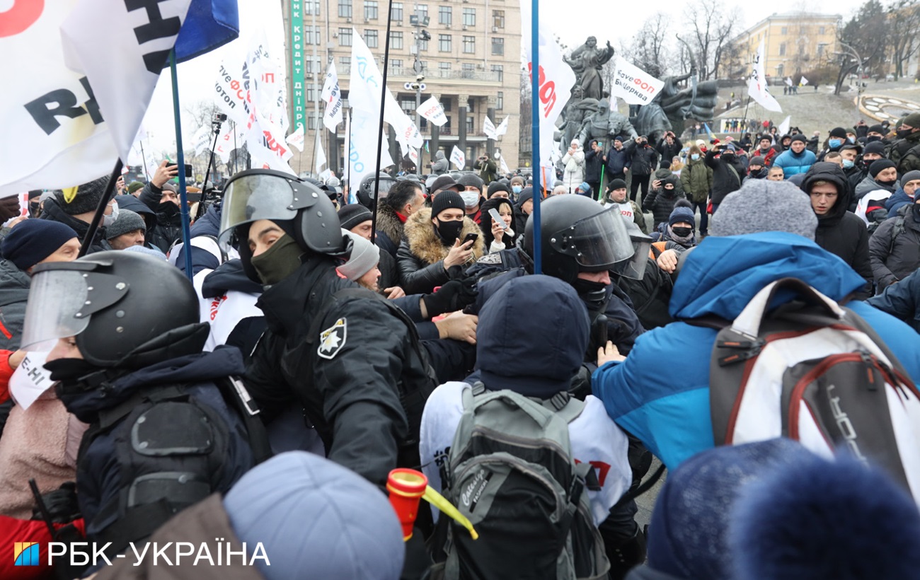 ФОПы установили палатки на Майдане после жестокой драки с полицией (много фото)