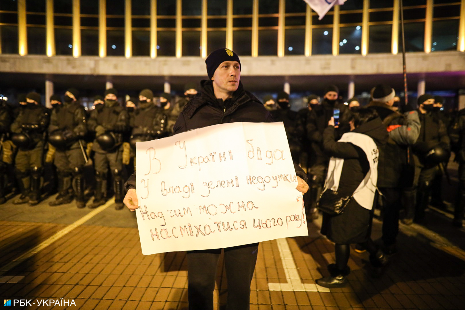 &quot;Квартал 95&quot; снимает новогоднее шоу в окружении Нацгвардии: при чем тут ФОПы