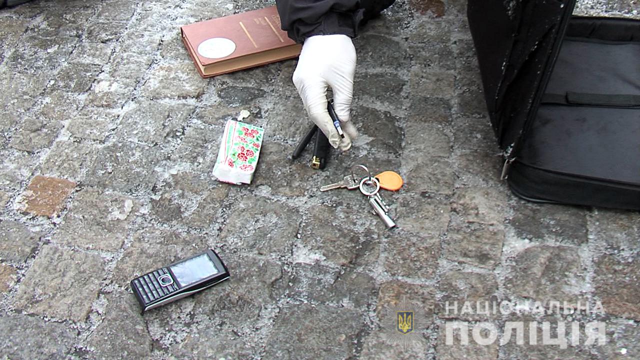 В Виннице мужчина угрожал взорвать взрывчатку в магазине сладостей