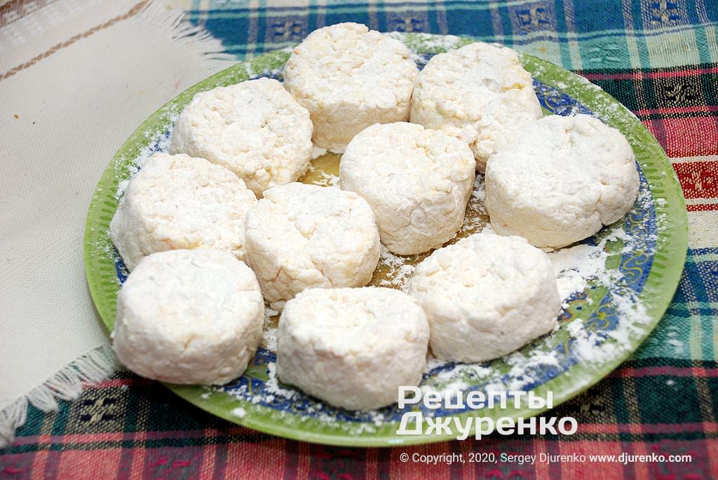 Кулінар поділився рецептом пишних сирників: обов'язково додайте цей інгредієнт!