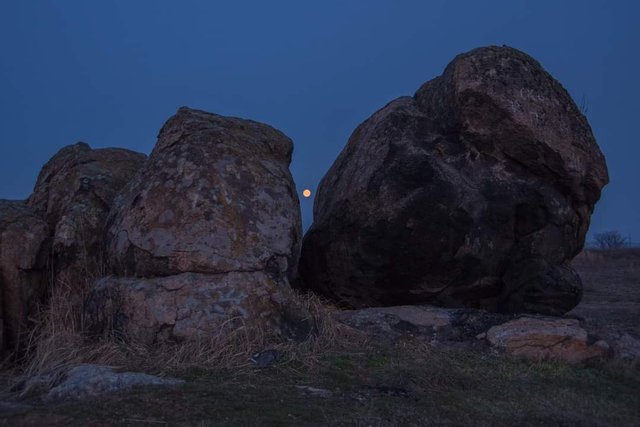 Фотограф показав містичний світанок над Хортицею: таким острів ще не бачили