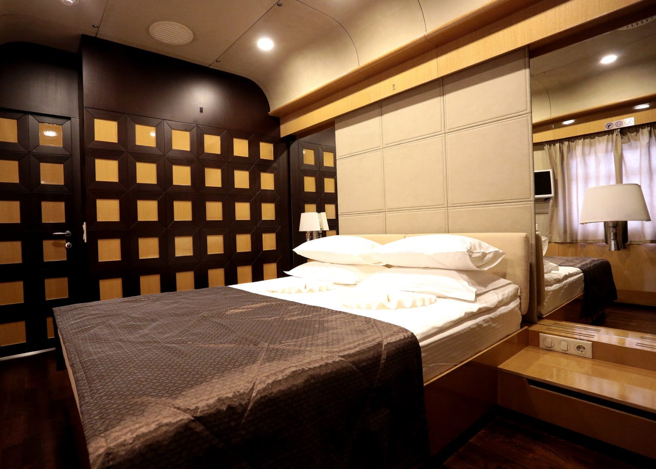 Кухня, спальня і душ: фото найрозкішніших вагонів Укрзалізниці