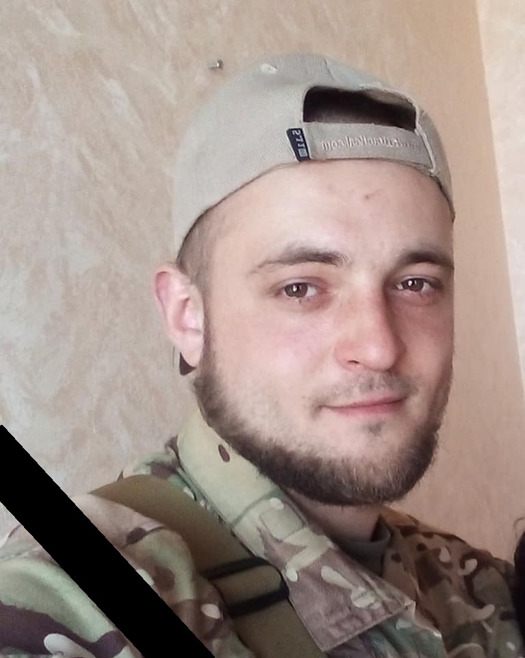 Загиблі у вересні герої: історії на фото українських захисників