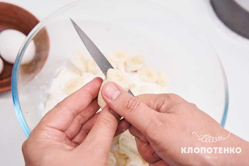 Клопотенко дал рецепт нежнейшей творожной запеканки с бананом: она сведет вас с ума!