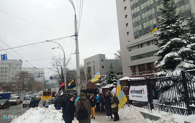 Суд над Саакашвили: под зданием около 50 сторонников политика