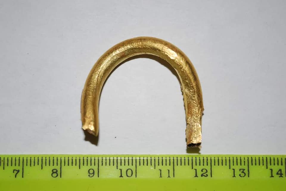 На Закарпатье археологи обнаружили кельтское украшение из золота: фото находки