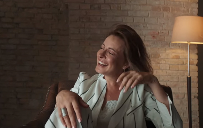 Ода женскому разнообразию: Елена Кравец с дочкой снялись в клипе Pianoboy и Alina Pash