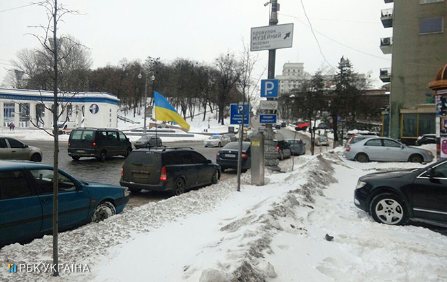 У Києві активісти рушили автопробігом до дому Порошенка