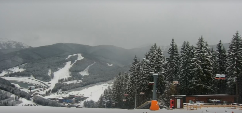 Карпаты засыпало снегом: впечатляющие фото