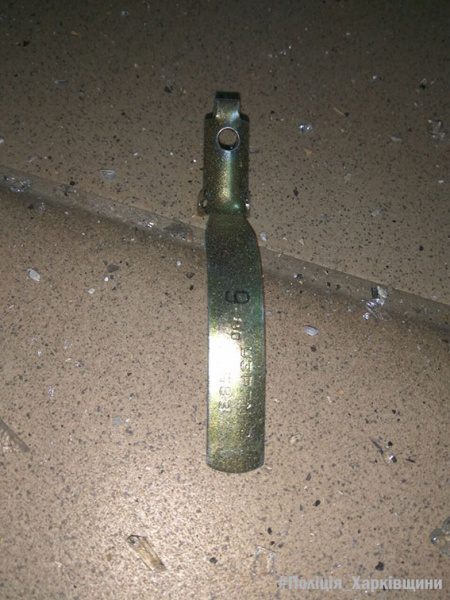 У Києві біля станції метро чоловік дістав поранення ножем