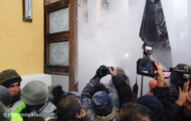 Митинг в Киеве: под Октябрьским дворцом происходят столкновения