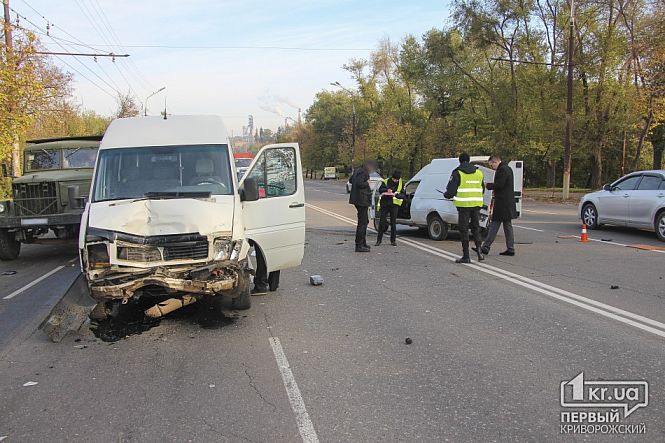 У Кривому Розі зіткнулися п'ять авто: дев'ять потерпілих