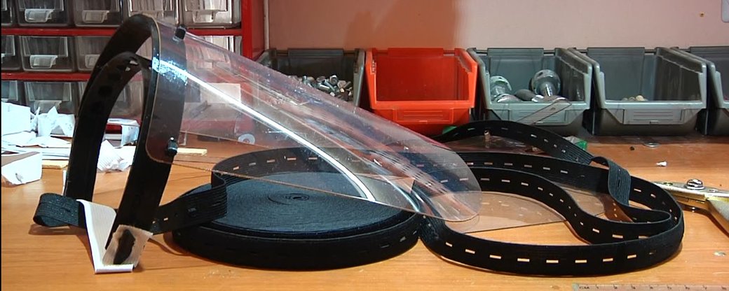 Украинские студенты печатают на 3D-принтере защиту для медиков, которые борются с COVID-19