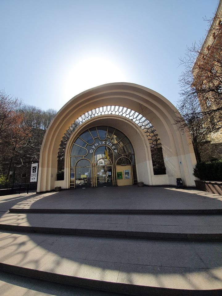 Карантин в Киеве: появились фото "вымершей" столицы