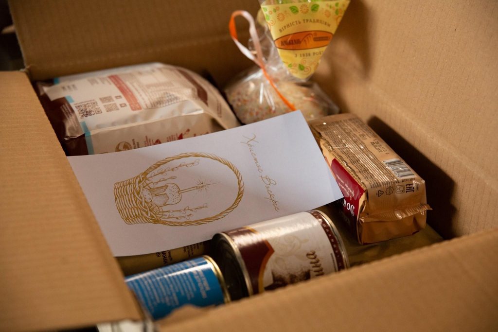 У Порошенко собрали 5 тысяч пасхальных продуктовых наборов тем, кто нуждается в поддержке