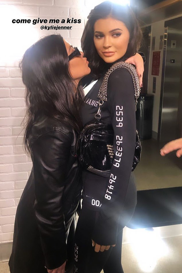 Instagram vs Реальность: топ-7 звезд, которые "попались" на чрезмерном фотошопе