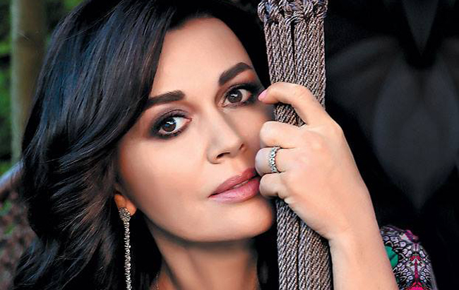 Заворотнюк пройшла нове обстеження: зірка йде на поправку