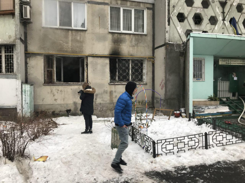 В Киеве на пожаре многоэтажки погиб человек, еще 2 травмированы