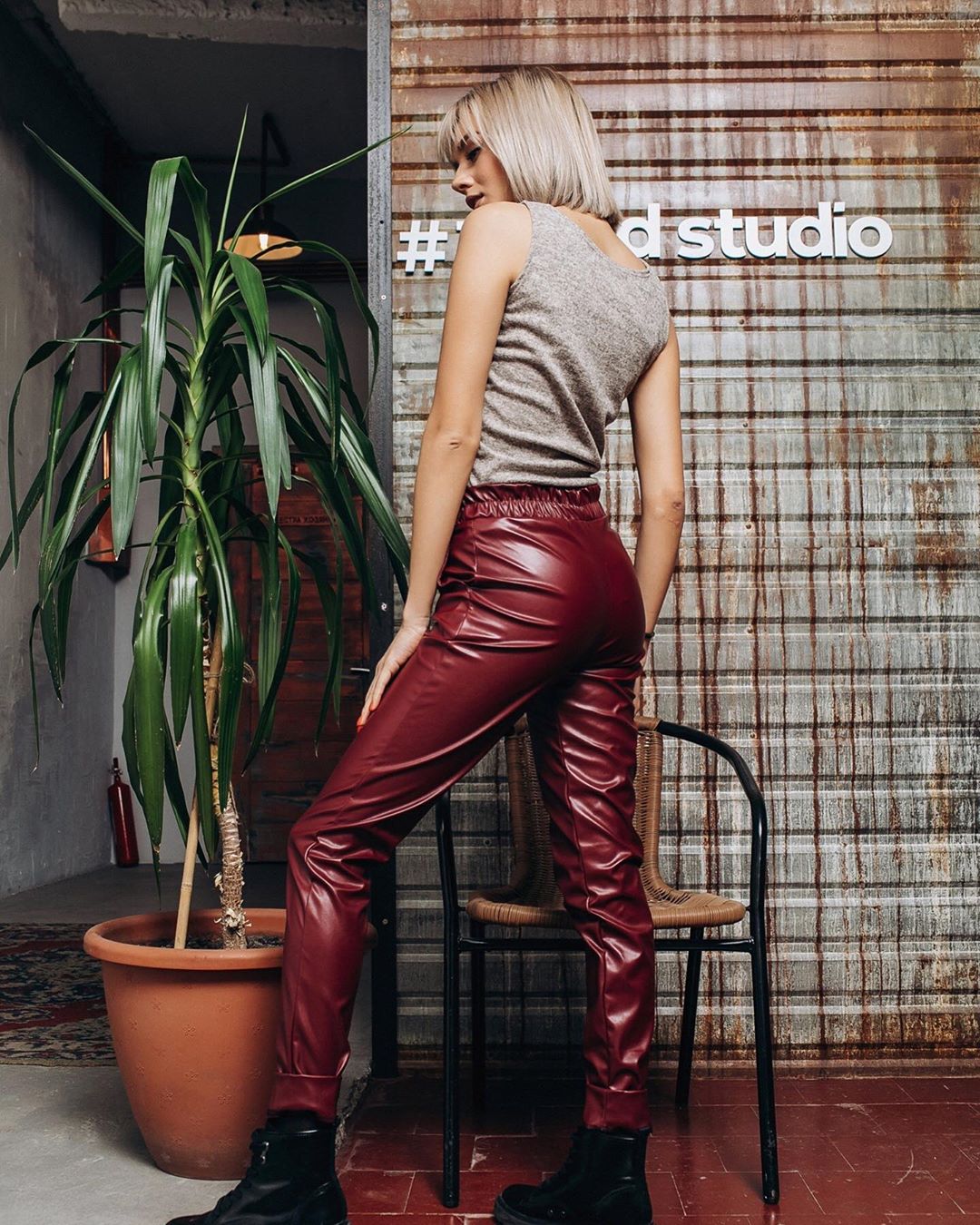 Главный тренд весны 2019: беспроигрышный кожаный образ