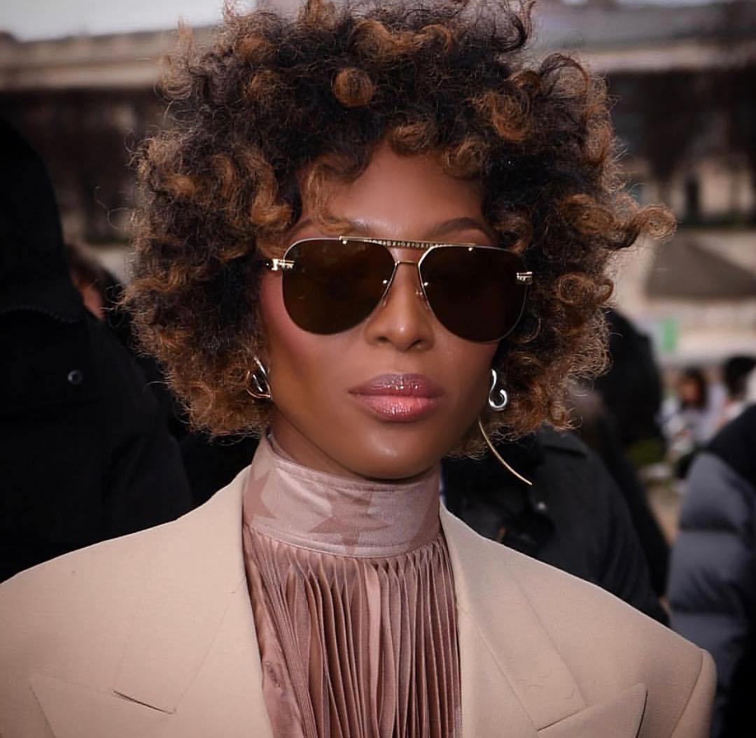 "Микс Хьюстон и Джексона": неожиданный образ Наоми Кэмпбелл