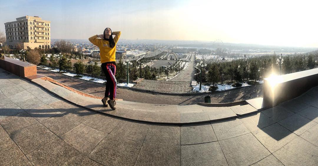 "Неудобно получилось": Вика из НеАнгелов без макияжа гуляла в богатейшем городе Казахстана