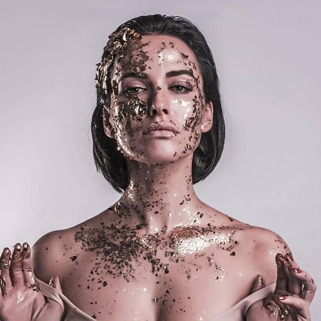 "Произведение искусства": "блестящая" Даша Астафьева поразила откровенным фотосетом