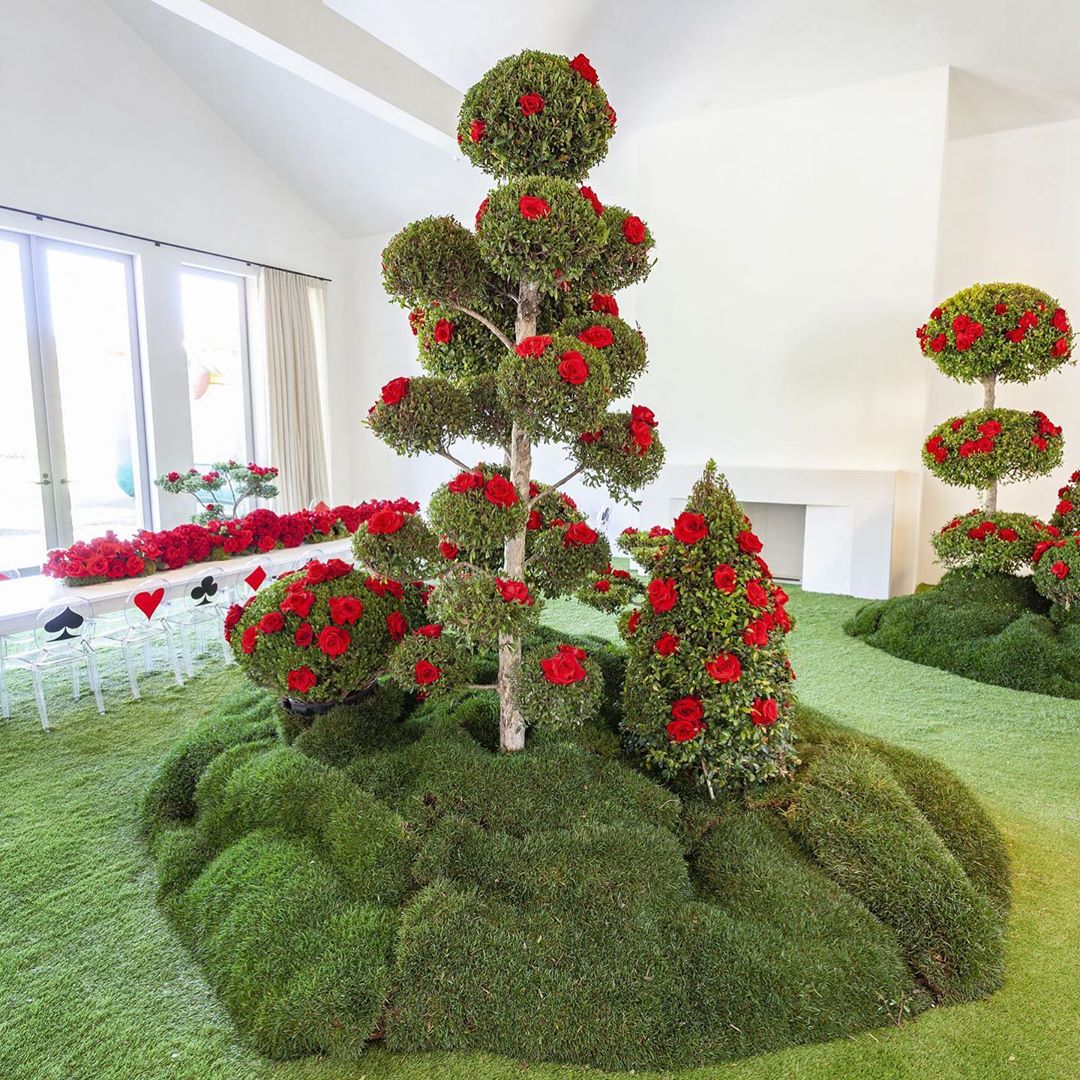 Чикаго в стране чудес: Ким Кардашьян устроила для младшей дочери сказочную вечеринку