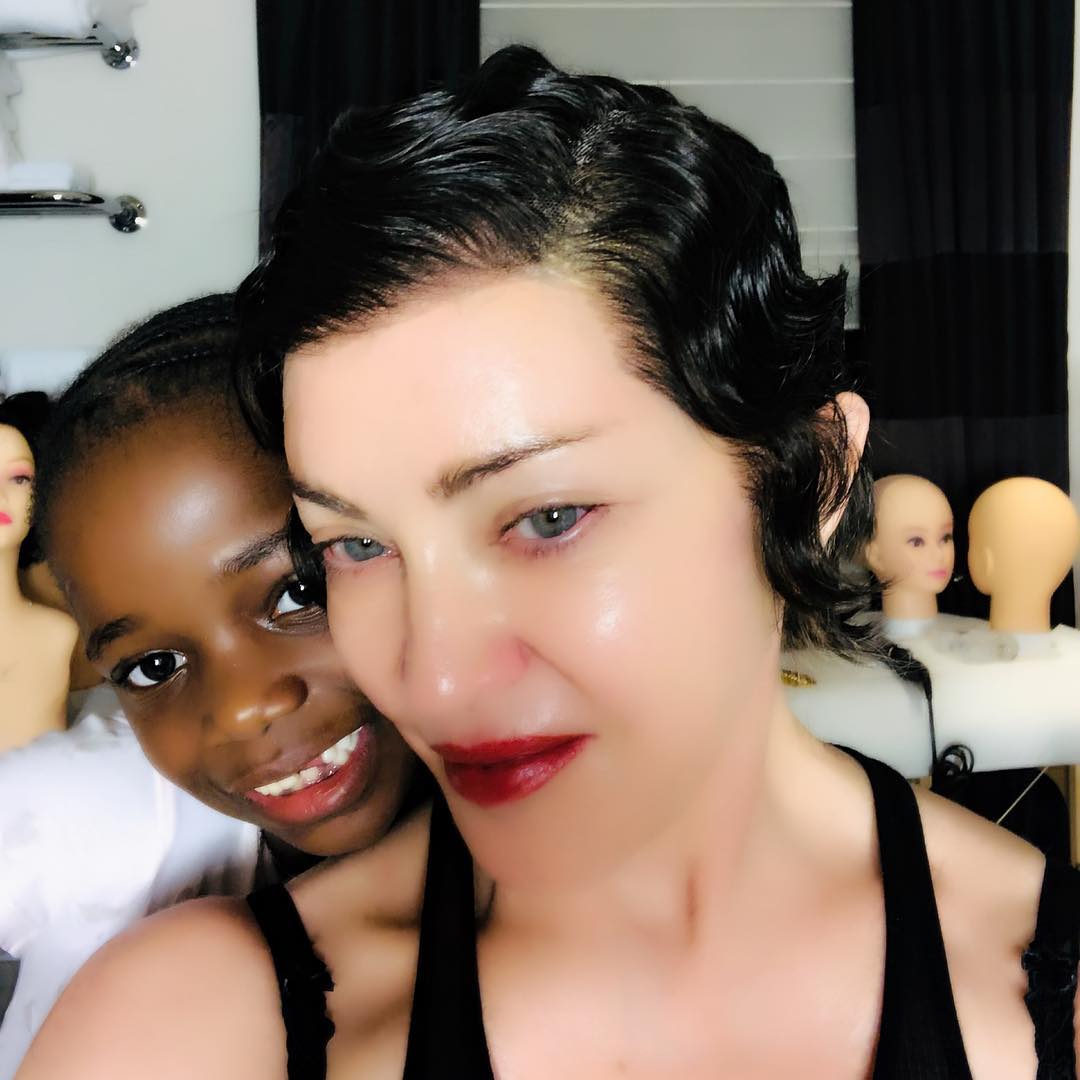 Новое лицо Мадонны: певица сделала пластику и стала брюнеткой