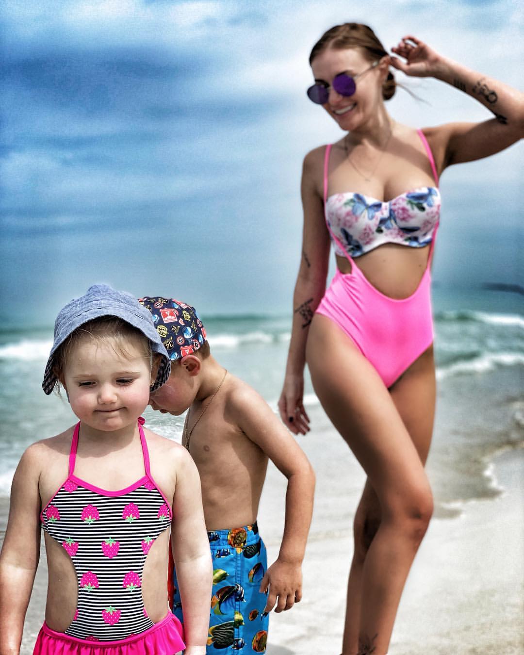 "Разом ви - сила": Слава Камінська розчулила мережу сімейним пляжним фото