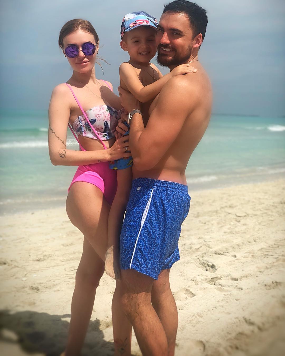 "Разом ви - сила": Слава Камінська розчулила мережу сімейним пляжним фото