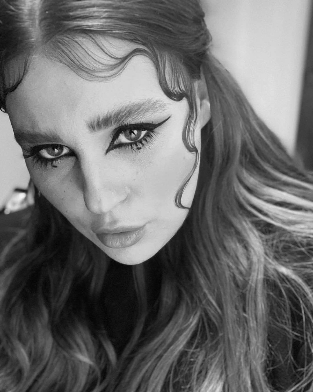 Кішечка: солістка групи KAZKA здивувала незвичним макіяжем очей