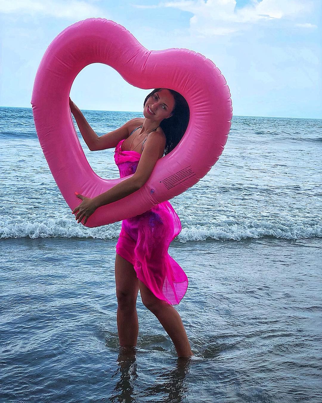 Афродита: Вика из НеАнгелов показала шикарное тело на Бали