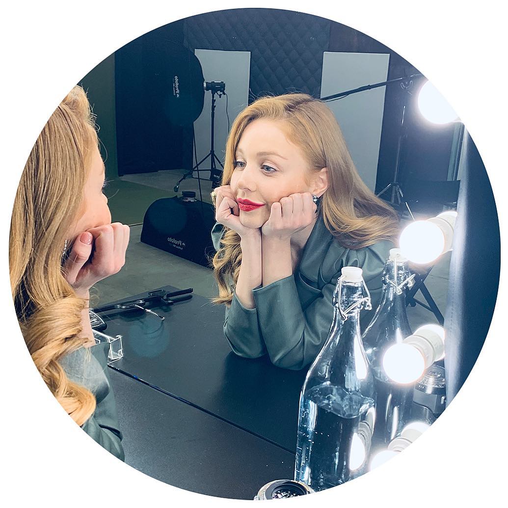 Не наглядеться! Тина Кароль очаровала сеть мечтательным фото