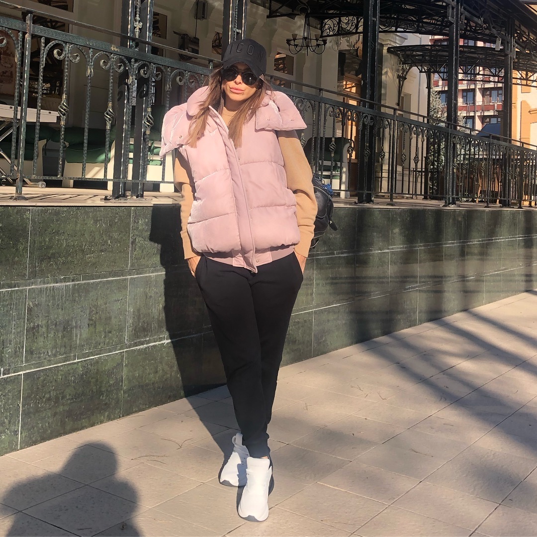 Один стилист на всех? Образ Ани Лорак сравнили с look'ом Насти Каменских