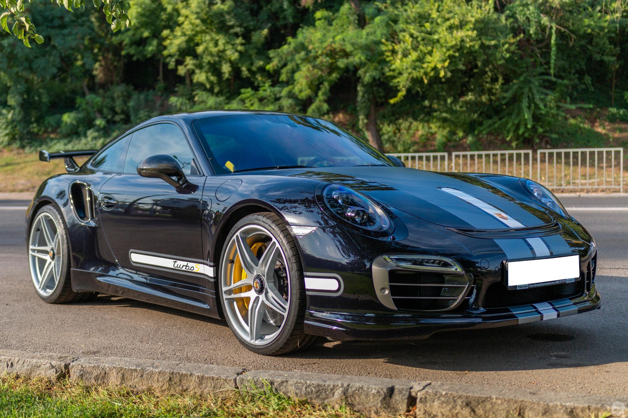 В Україні продали найдорожчі в історії авто: озвучені захмарні ціни