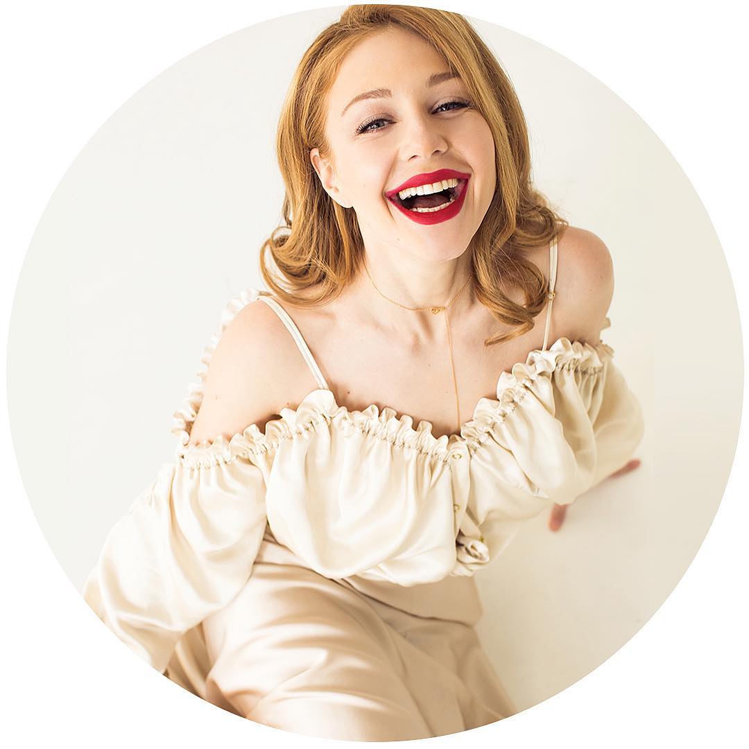 Ярче солнца: Тина Кароль очаровала весенним образом от украинских дизайнеров