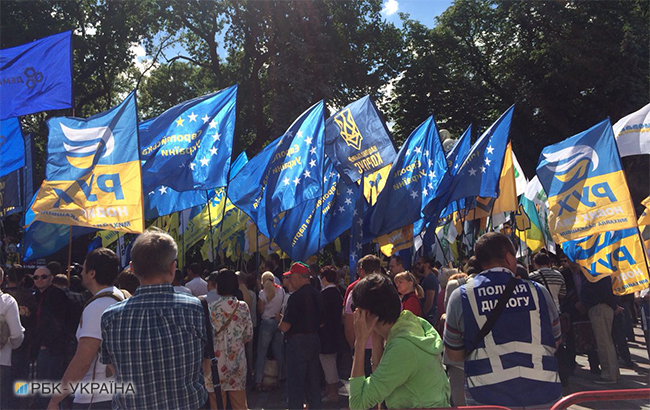 Під Радою проходить акція проти виборів за закритими списками