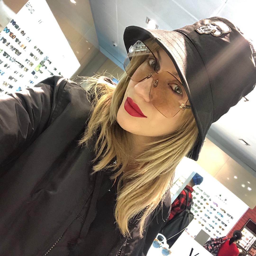 "Как кинозвезда": Леся Никитюк с красной помадой показала стильный look