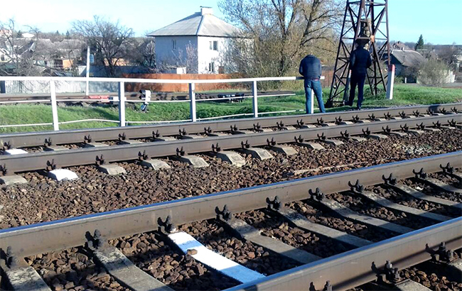 В Харьковской области 10-летняя девочка попала под дрезину