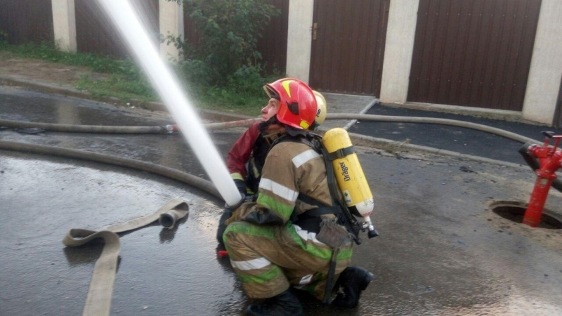 В Киеве горела пятиэтажка, воспламенилось 800 &quot;квадратов&quot;