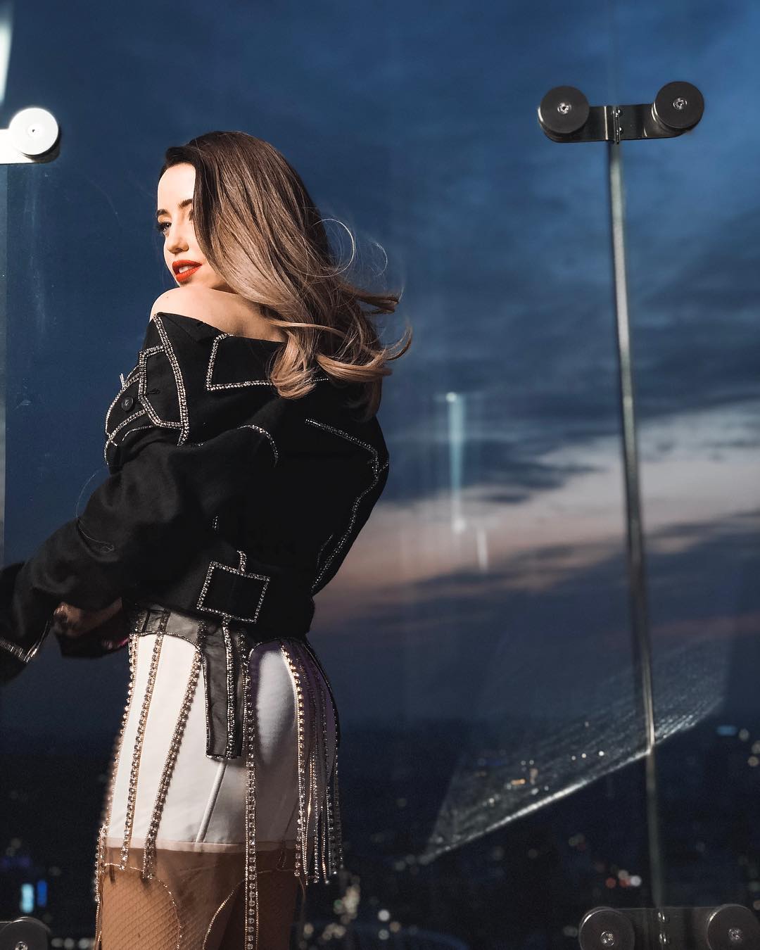 Зухвале міні і косуха: Надя Дорофєєва заворожила ефектним look'ом