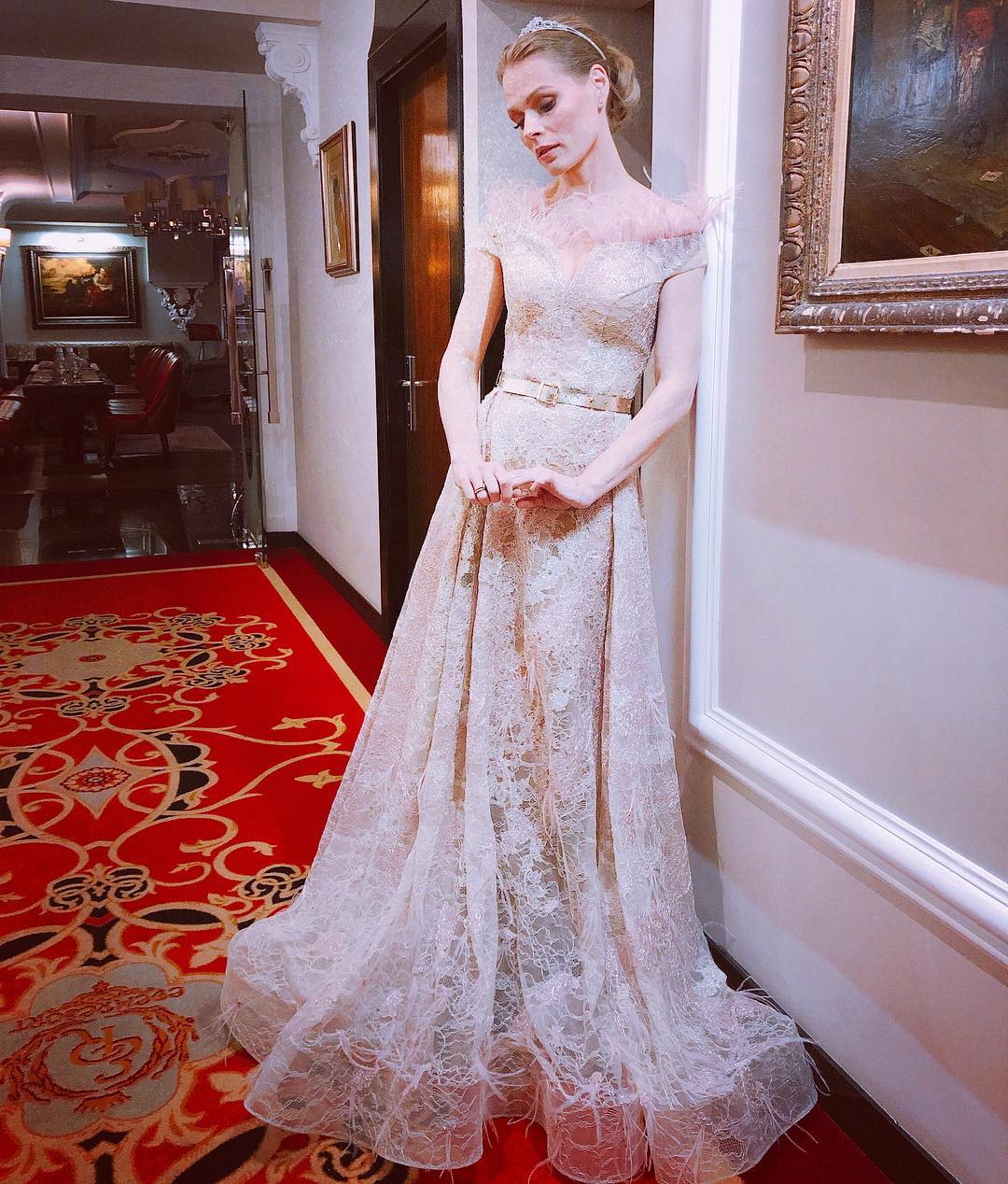 "Принцесса Лебедь": Ольга Фреймут очаровала луком в "королевском" платье