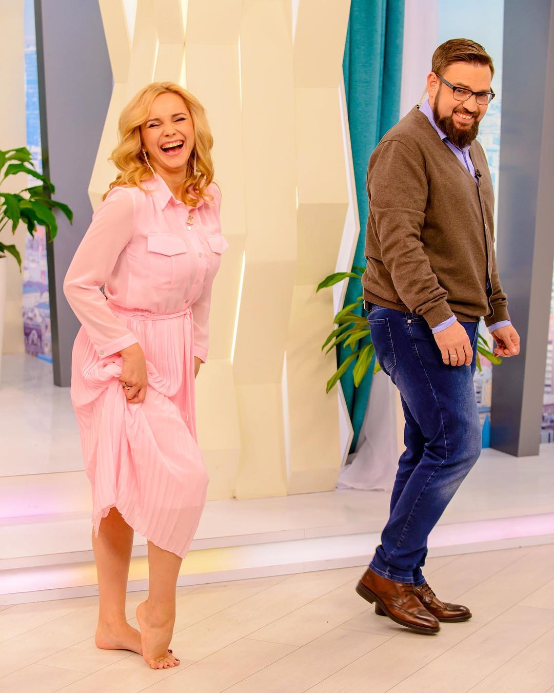 Сплошной позитив: Лилия Ребрик босиком станцевала &quot;лунную походку&quot; 