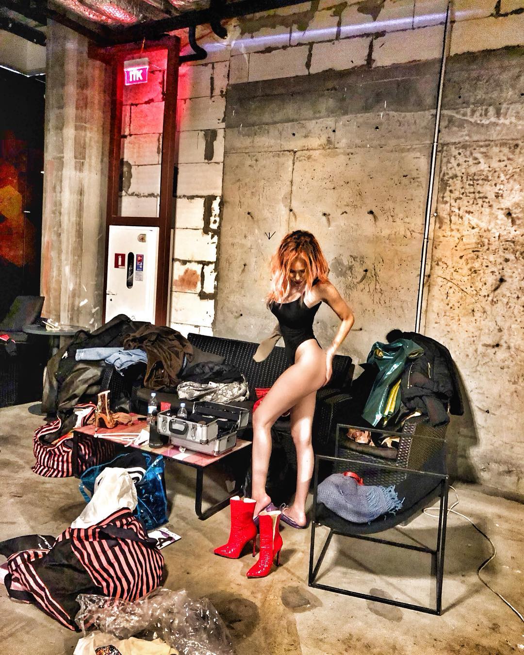 Шикарная Слава Каминская в боди сразила наповал точеной фигурой