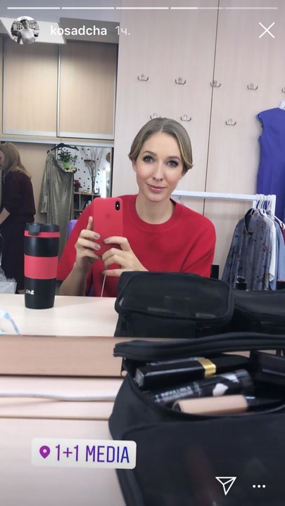 Роскошная Осадчая пленила нежным луком в платье от всемирно известного бренда