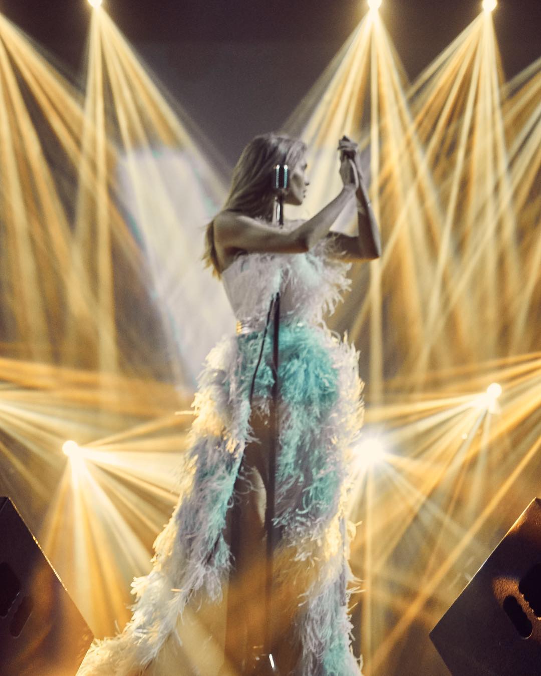 "Пахну рафаелкой": Вера Брежнева умилила курьезным случаем с концерта